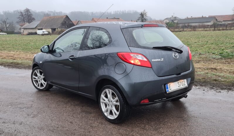 Mazda 2 full