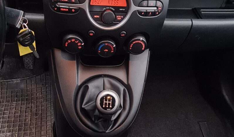 Mazda 2 full
