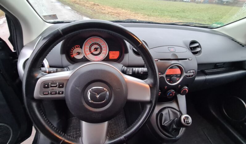Mazda 2 full